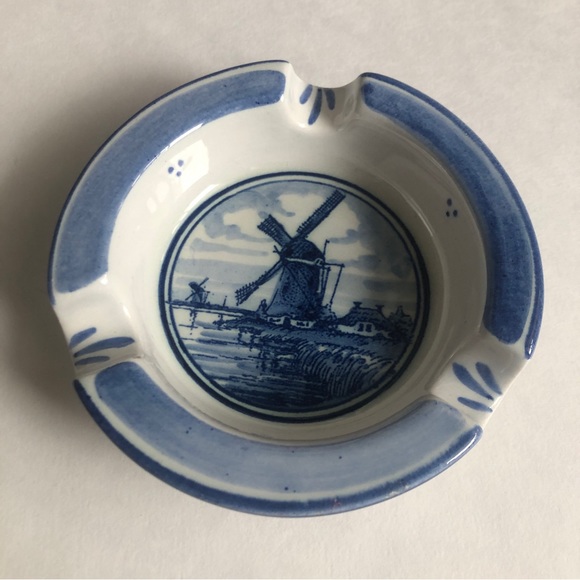 Hand Painted Dutch Blue Vintage Ashtray - Picture 5 of 5